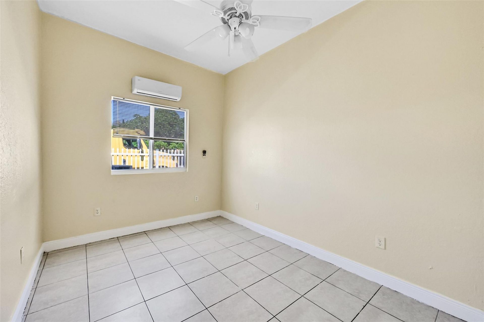 526 NW 15th Way, Fort Lauderdale, FL 33311 Photo