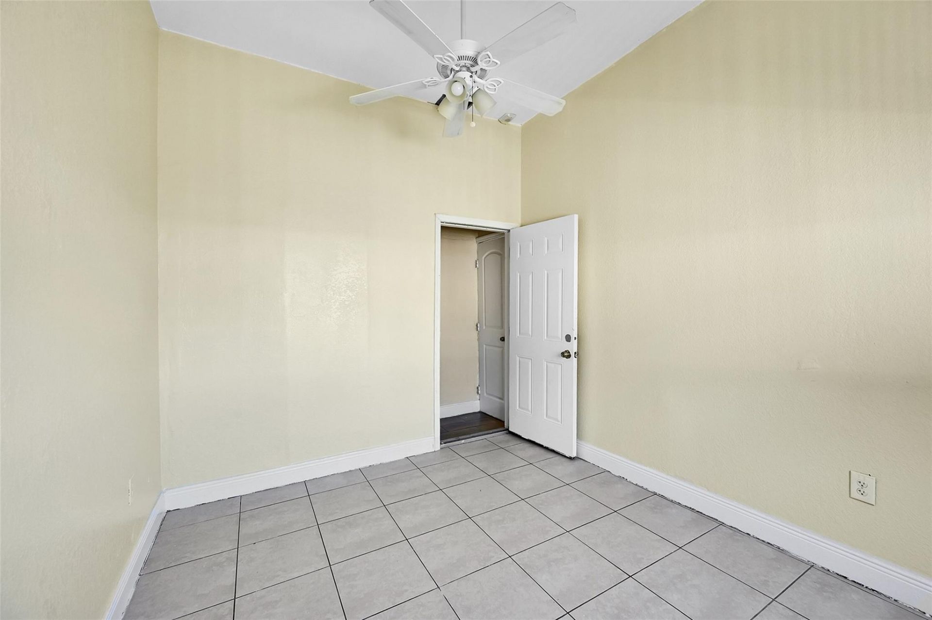 526 NW 15th Way, Fort Lauderdale, FL 33311 Photo