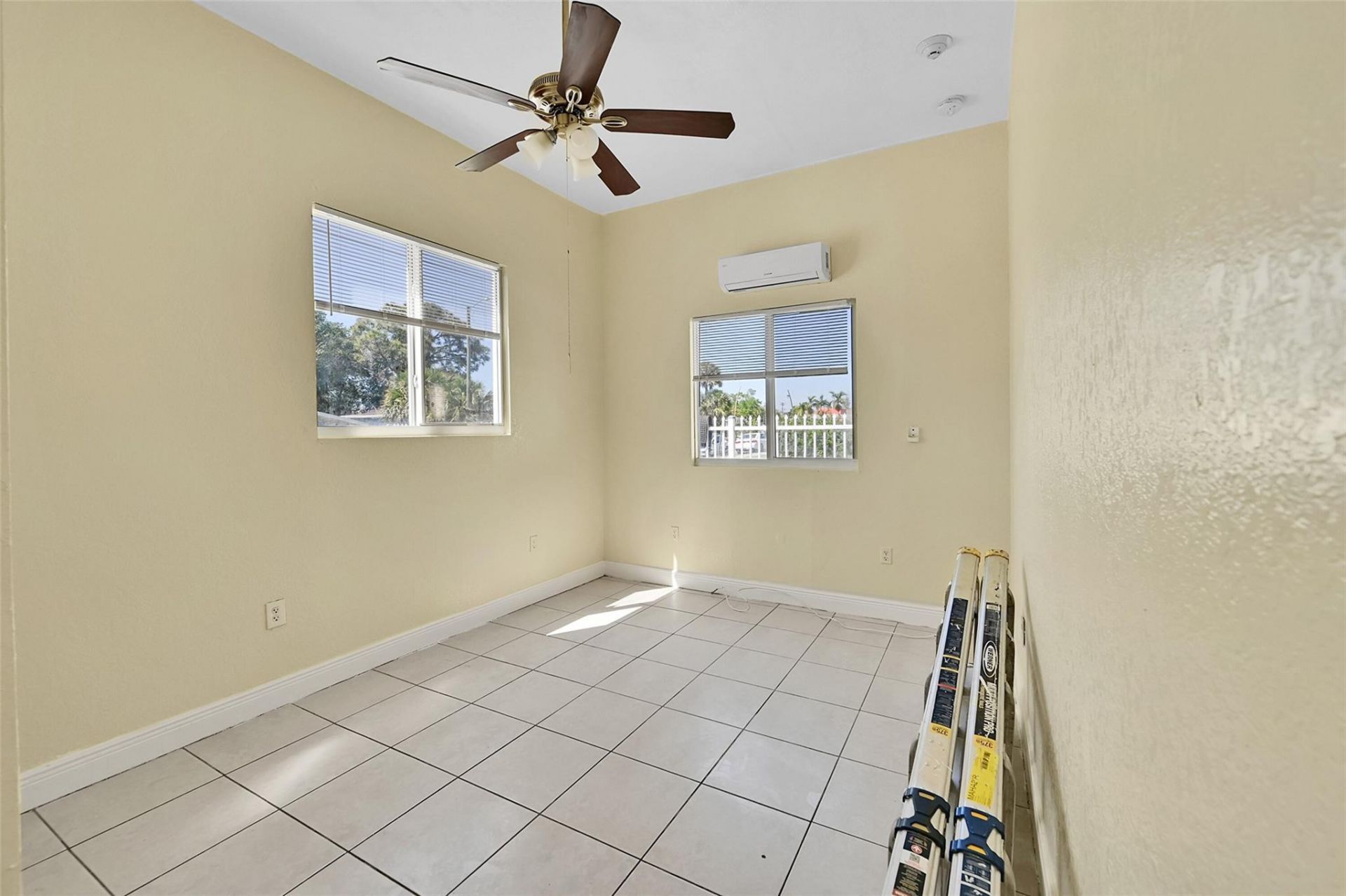526 NW 15th Way, Fort Lauderdale, FL 33311 Photo