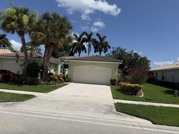 10664 Royal Caribbean Circle, Boynton Beach, FL 33437