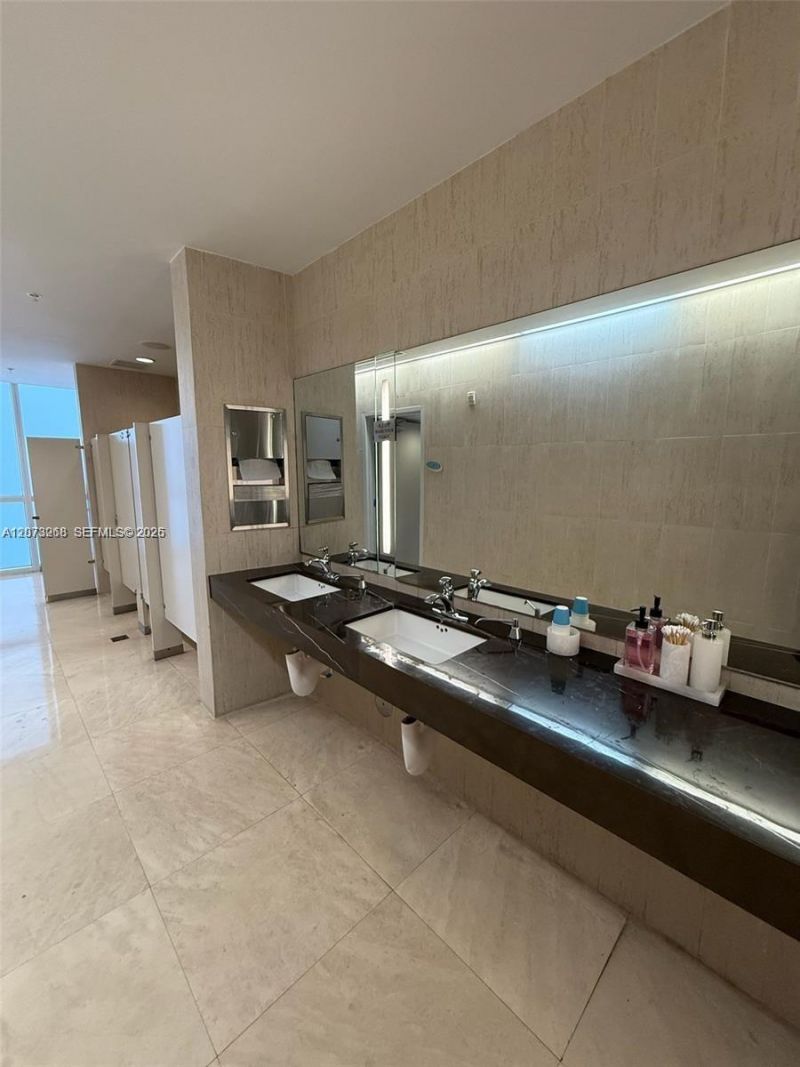 18201 Collins Ave, Unit 5009, Sunny Isles Beach, FL 33160 Photo