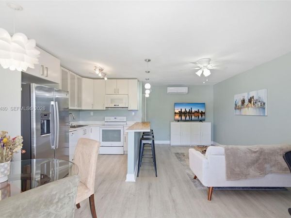 2716 NE 30th Pl , Unit 207C, Fort Lauderdale, FL 33306