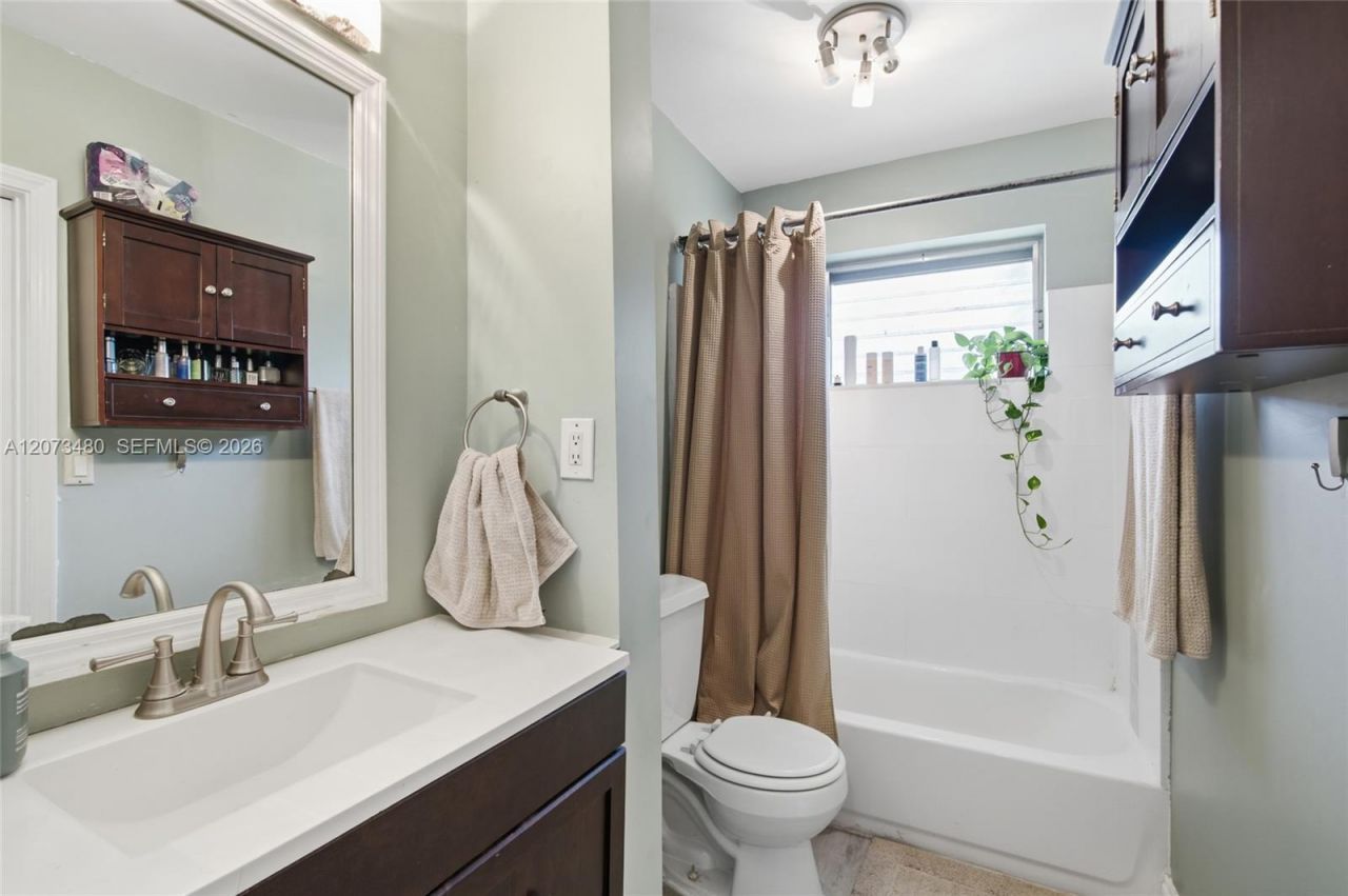 2716 NE 30th Pl , Unit 207C, Fort Lauderdale, FL 33306 Photo