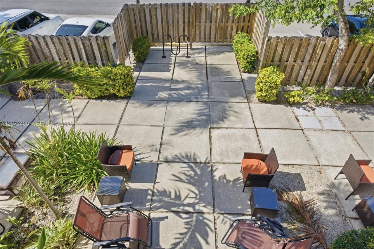 2716 NE 30th Pl , Unit 207C, Fort Lauderdale, FL 33306 Photo