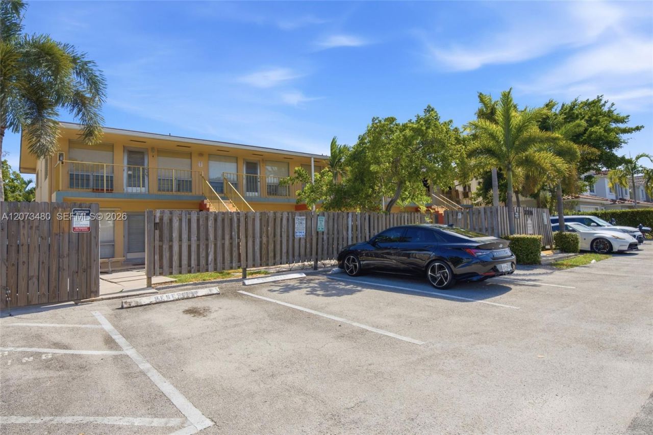 2716 NE 30th Pl , Unit 207C, Fort Lauderdale, FL 33306 Photo