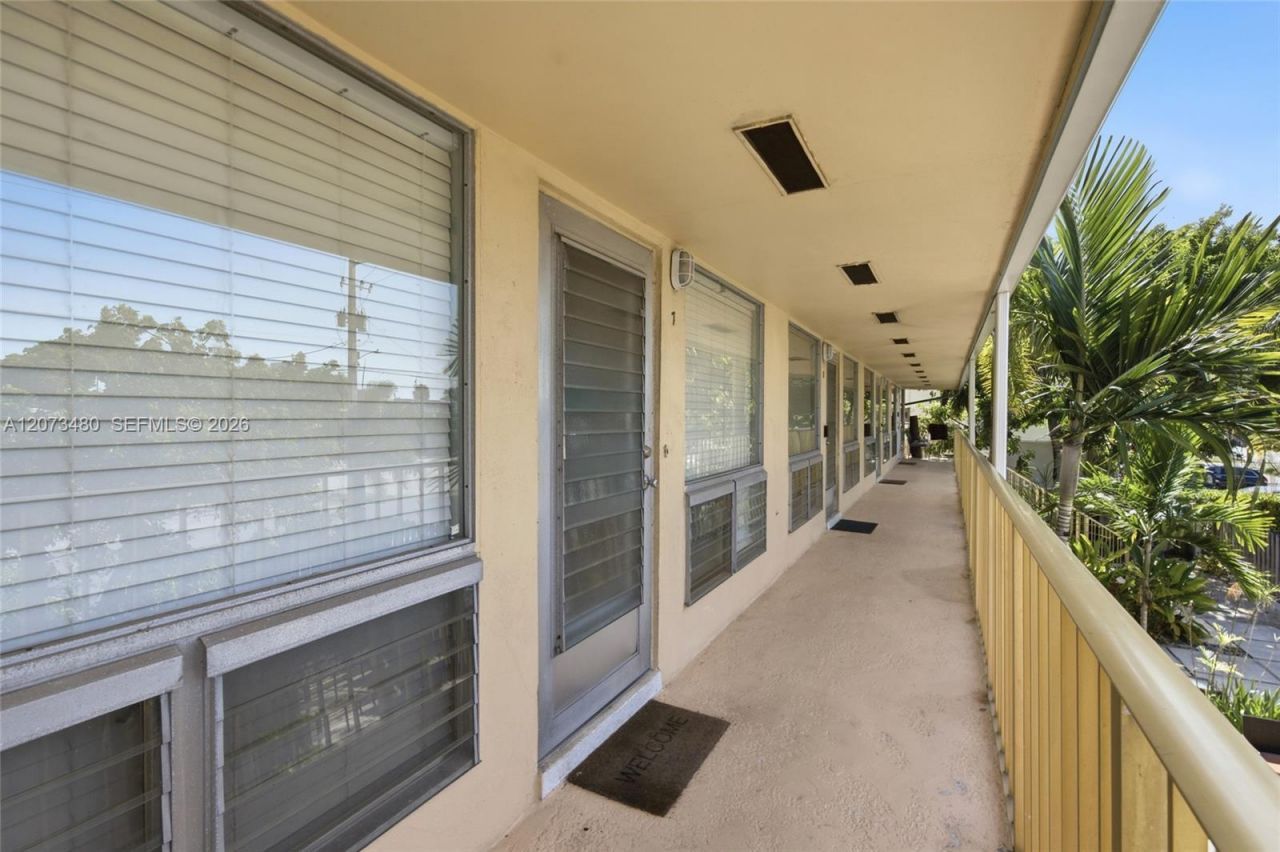 2716 NE 30th Pl , Unit 207C, Fort Lauderdale, FL 33306 Photo