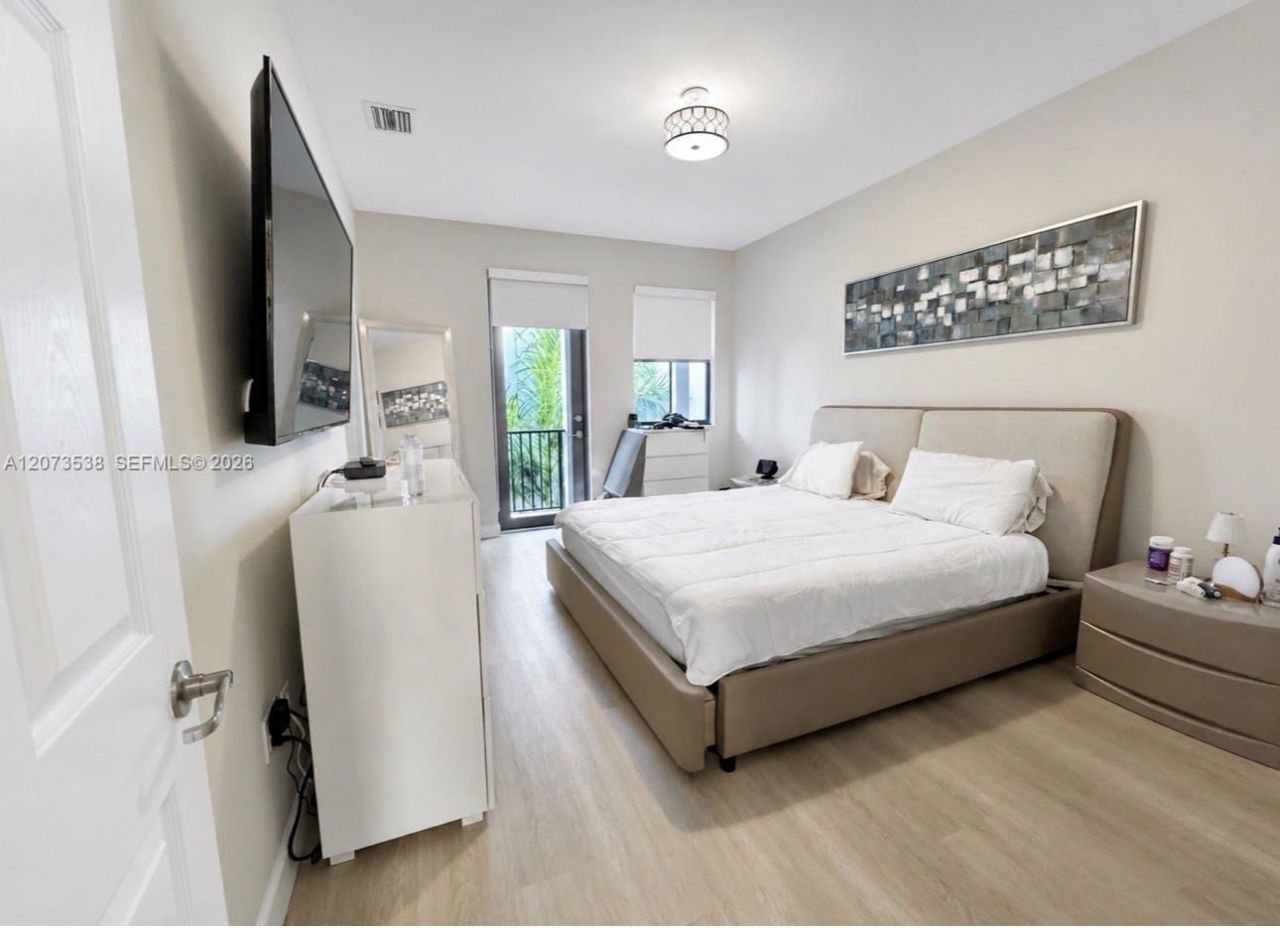 5930 NW 104th Path , Doral, FL 33178 Photo