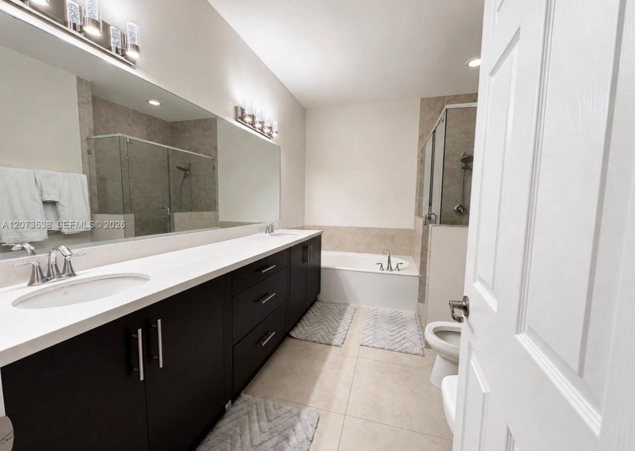 5930 NW 104th Path , Doral, FL 33178 Photo