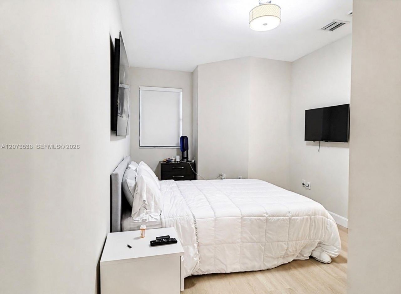 5930 NW 104th Path , Doral, FL 33178 Photo