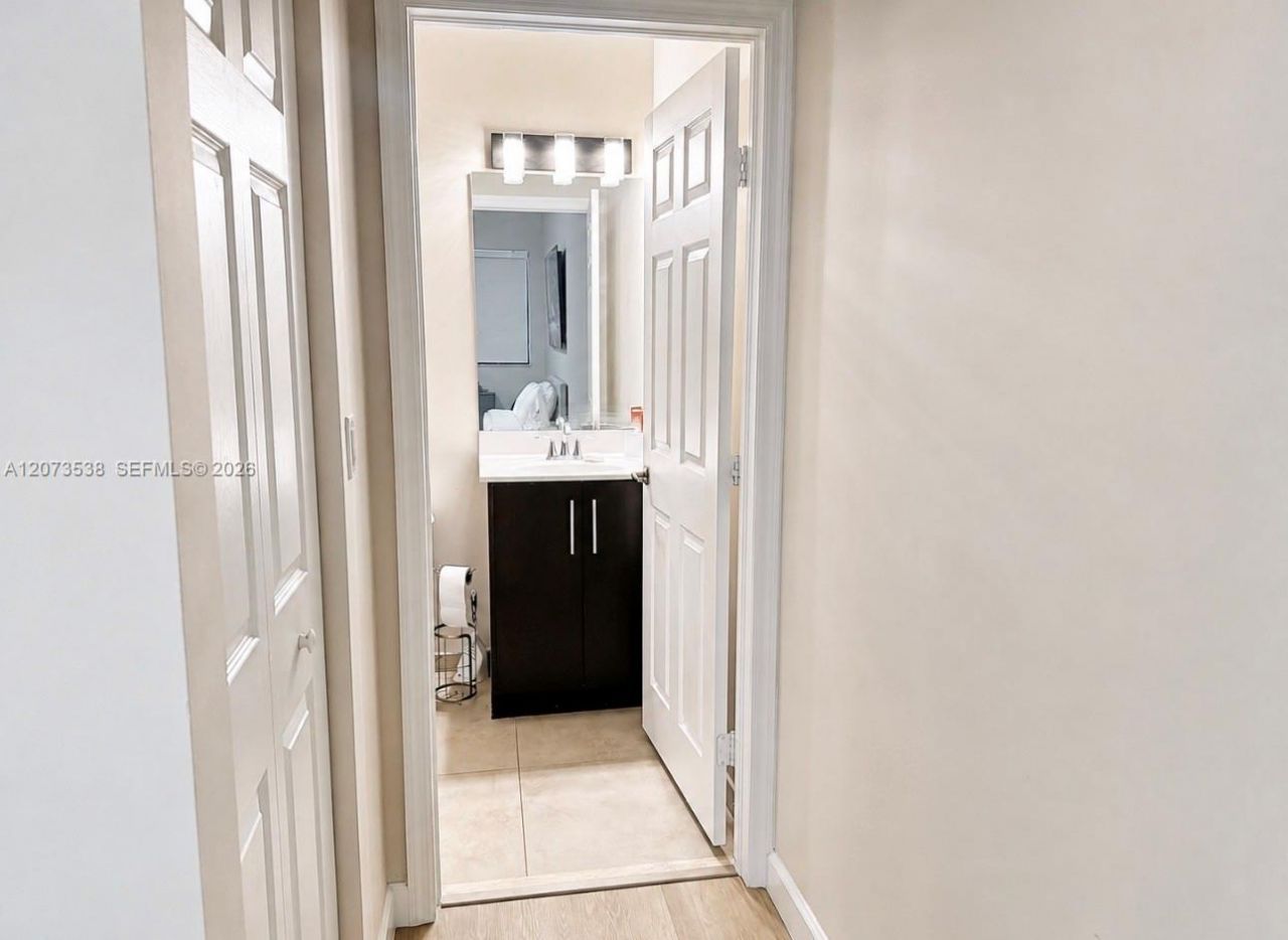5930 NW 104th Path , Doral, FL 33178 Photo