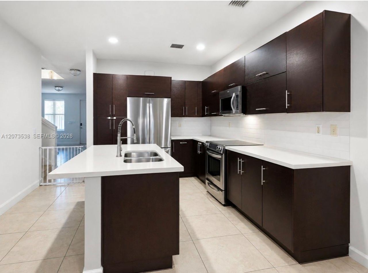 5930 NW 104th Path , Doral, FL 33178 Photo