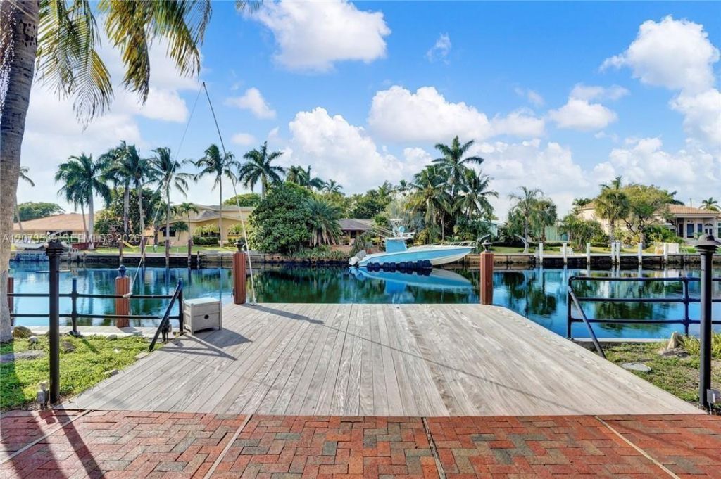 612 Hibiscus Dr , Hallandale Beach, FL 33009 Photo