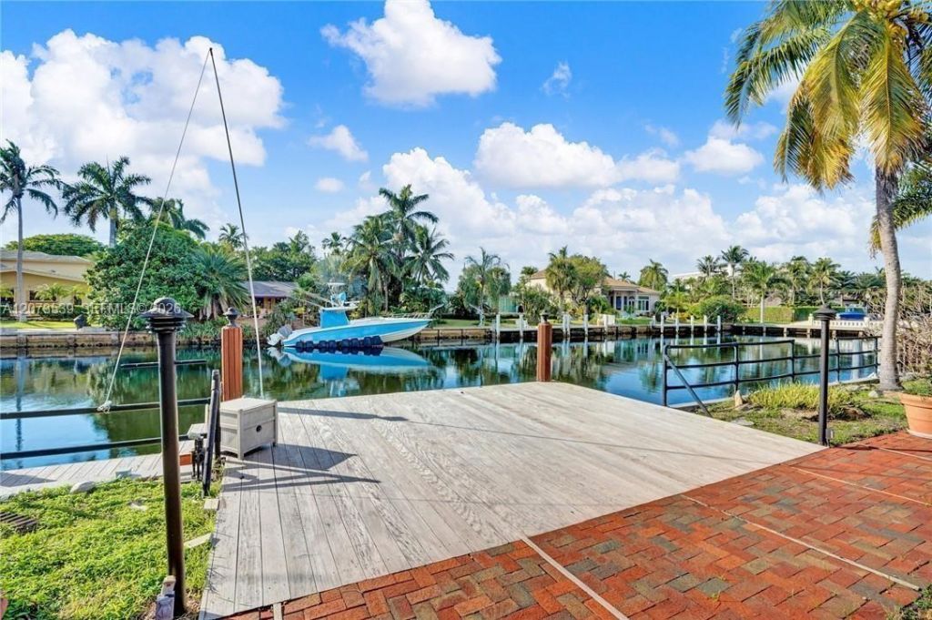 612 Hibiscus Dr , Hallandale Beach, FL 33009 Photo