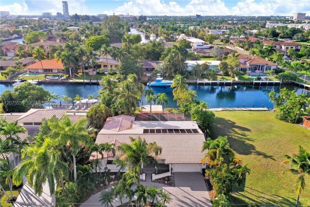 612 Hibiscus Dr , Hallandale Beach, FL 33009 Photo