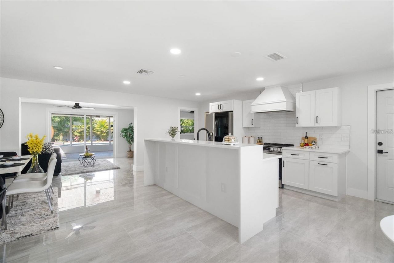 1715 Delaware Avenue Ne, Saint Petersburg, FL 33703 Photo