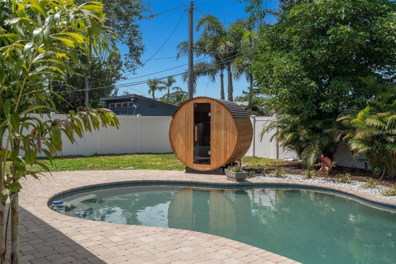 1715 Delaware Avenue Ne, Saint Petersburg, FL 33703 Photo