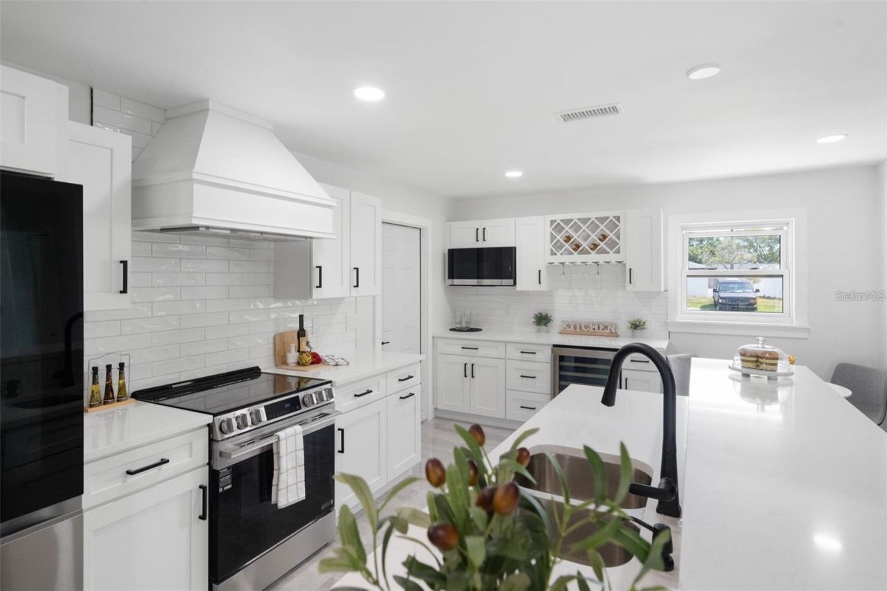 1715 Delaware Avenue Ne, Saint Petersburg, FL 33703 Photo