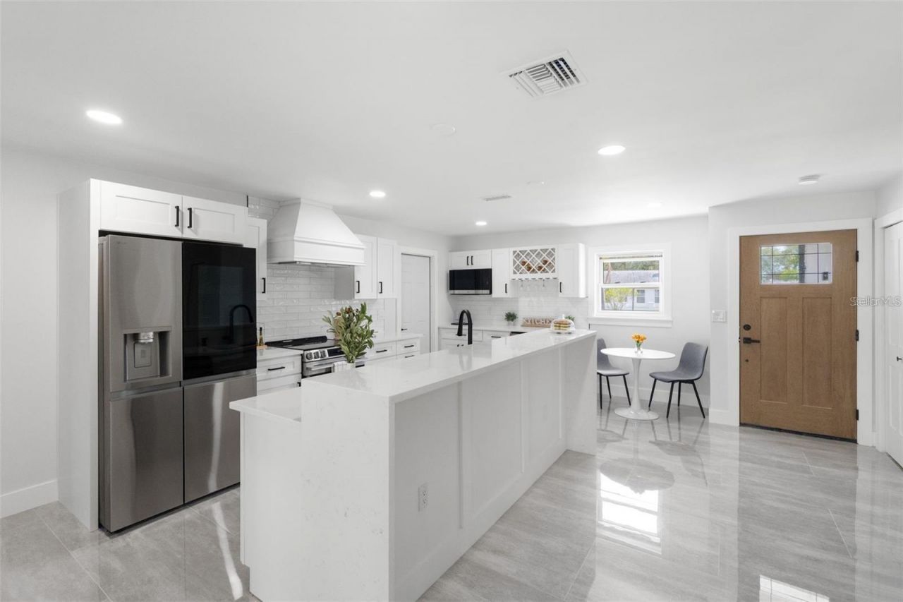 1715 Delaware Avenue Ne, Saint Petersburg, FL 33703 Photo