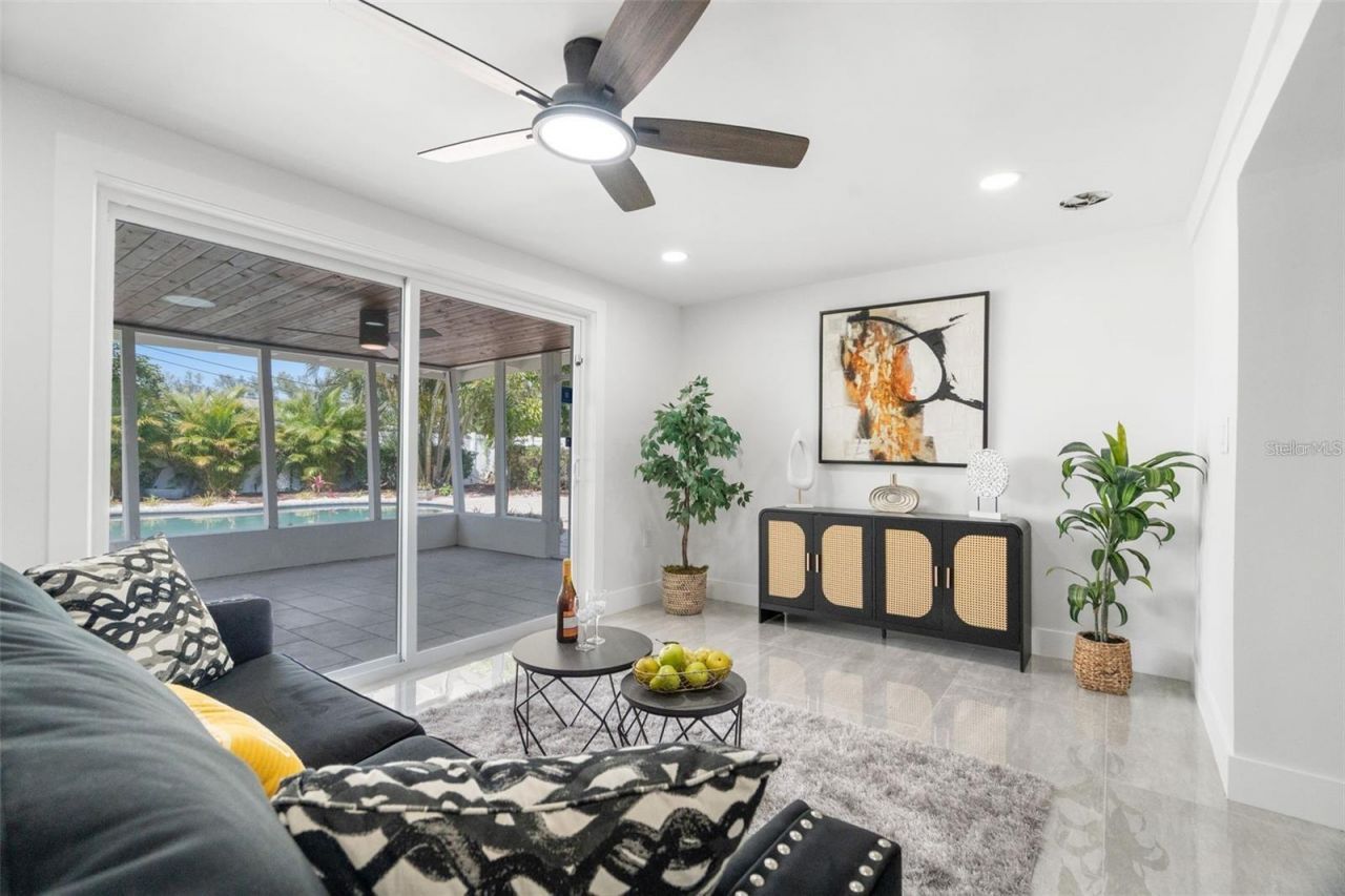 1715 Delaware Avenue Ne, Saint Petersburg, FL 33703 Photo
