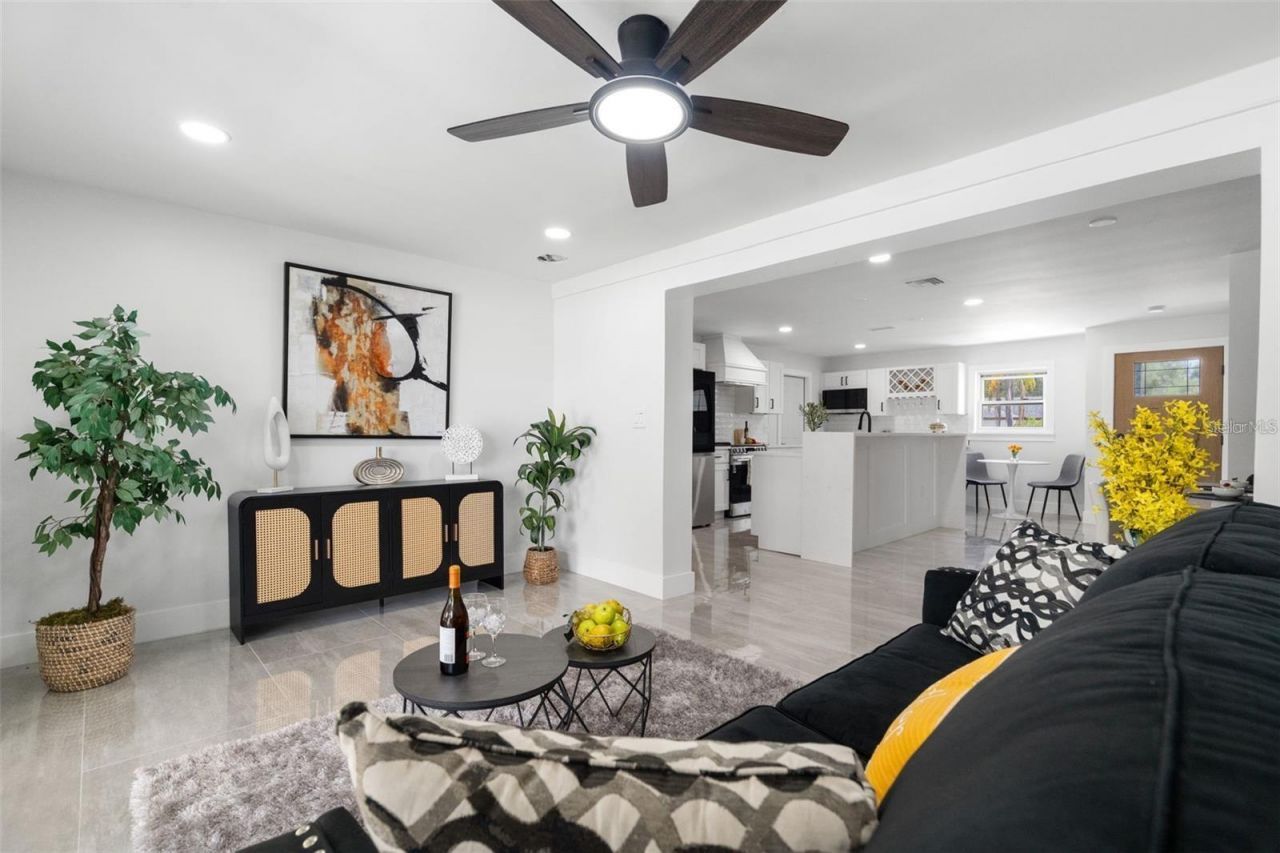 1715 Delaware Avenue Ne, Saint Petersburg, FL 33703 Photo
