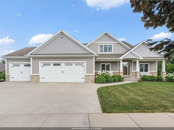 647 RUSCH DRIVE, Combined Locks, WI 54113