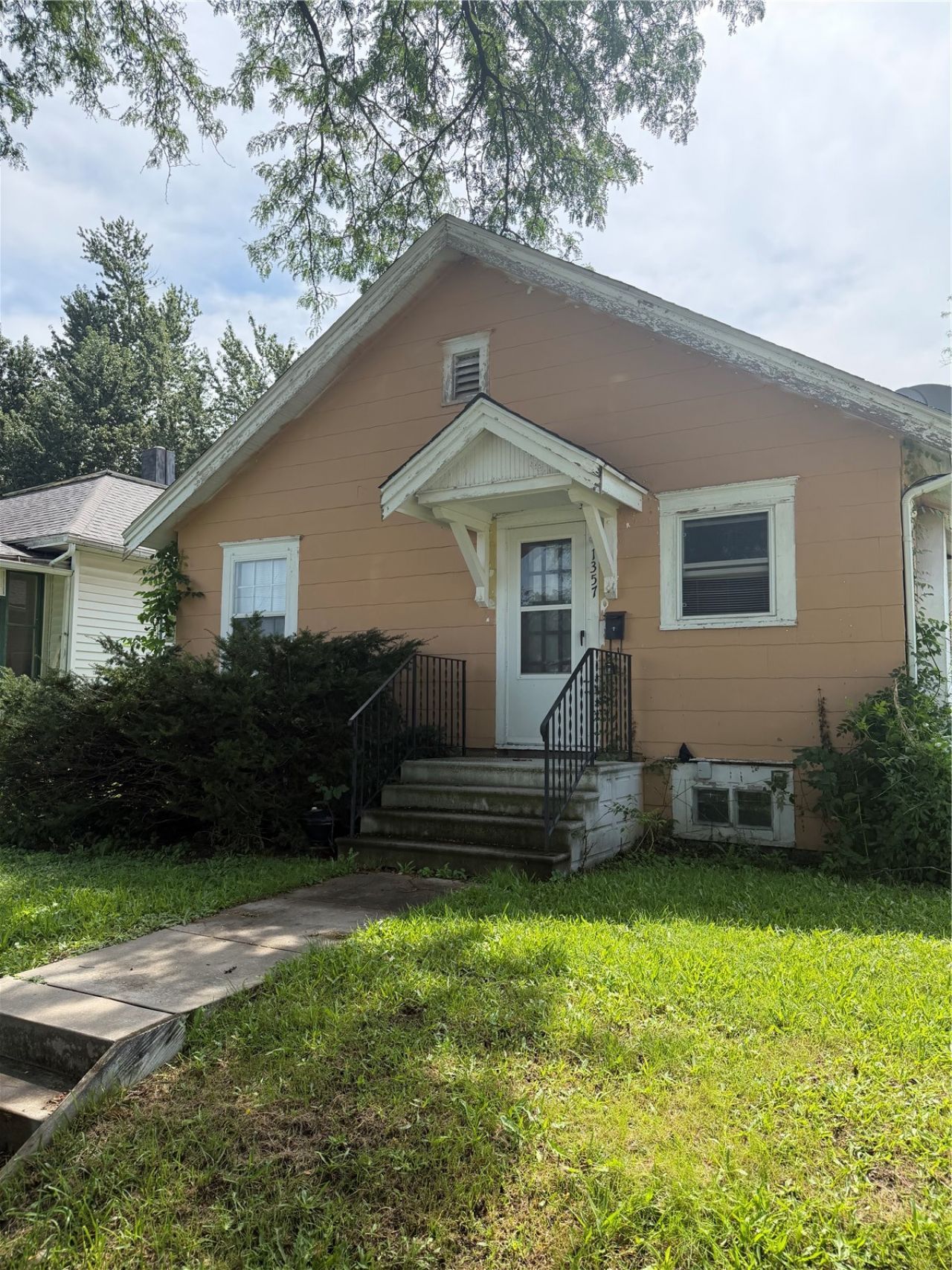 1357 Hinkley Avenue Nw, Cedar Rapids, IA 52405 Main Photo