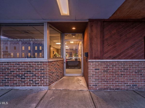 111 W Wyandot Avenue , Upper Sandusky, OH 43351