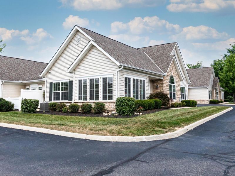 4872 Ashleigh Drive , Dublin, OH 43016 Photo 2