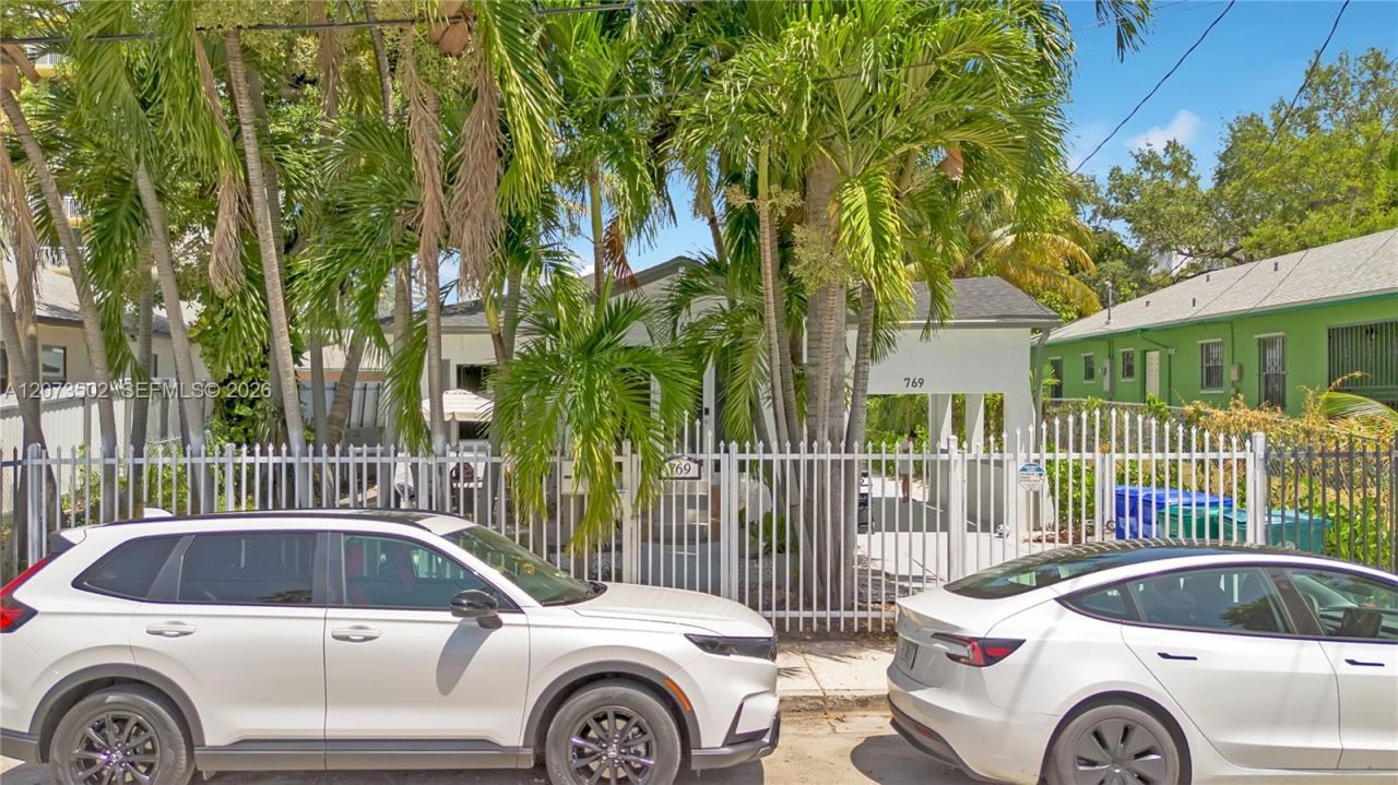769 NW 10th St , Unit 1, Miami, FL 33136 Photo