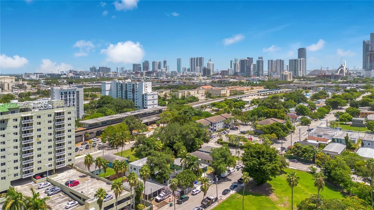 769 NW 10th St , Unit 1, Miami, FL 33136 Photo