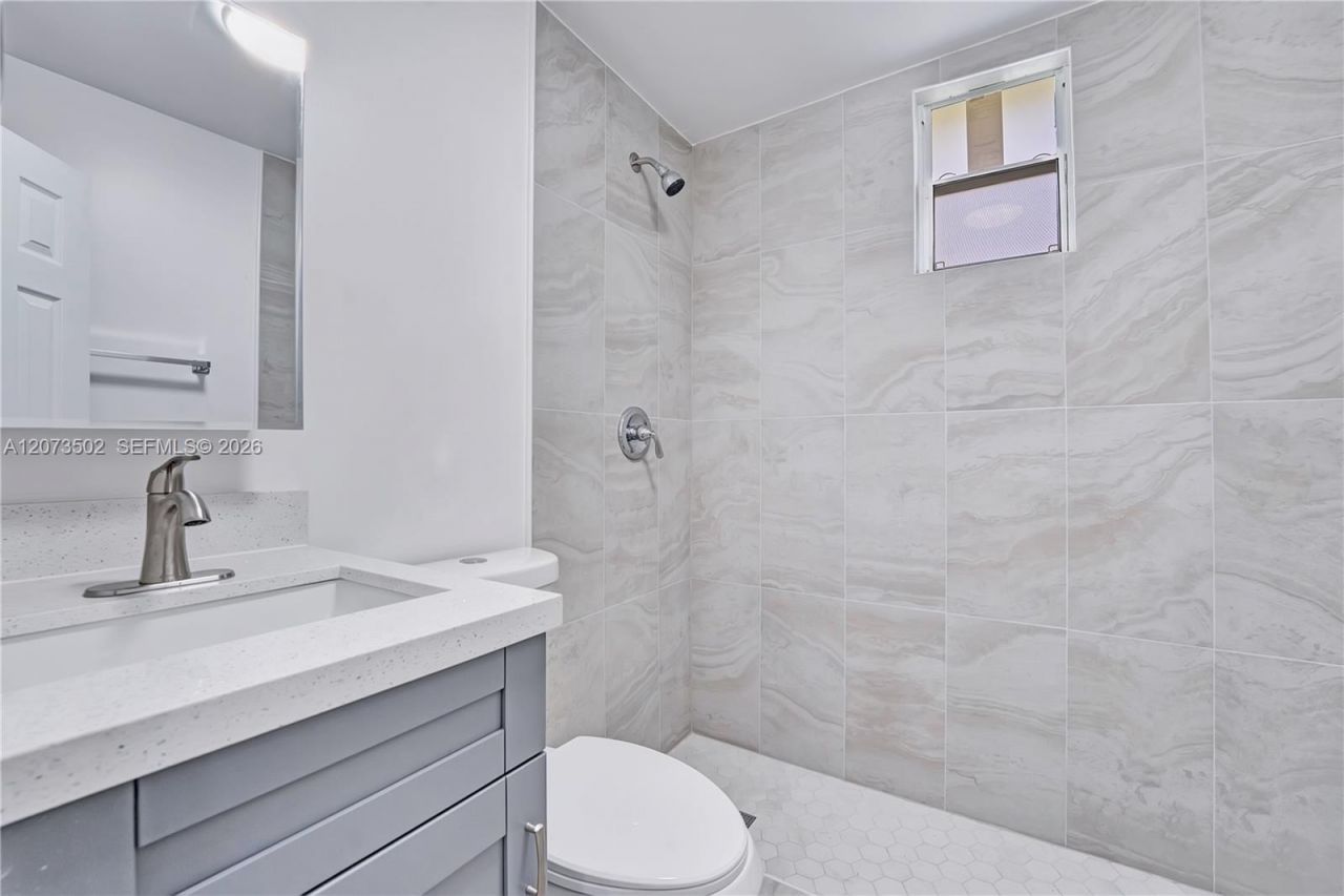 769 NW 10th St , Unit 1, Miami, FL 33136 Photo