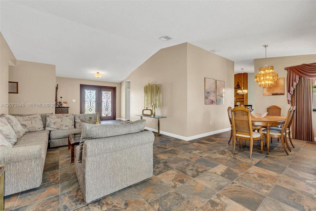 6302 NW 201st Ter , Hialeah, FL 33015 Photo