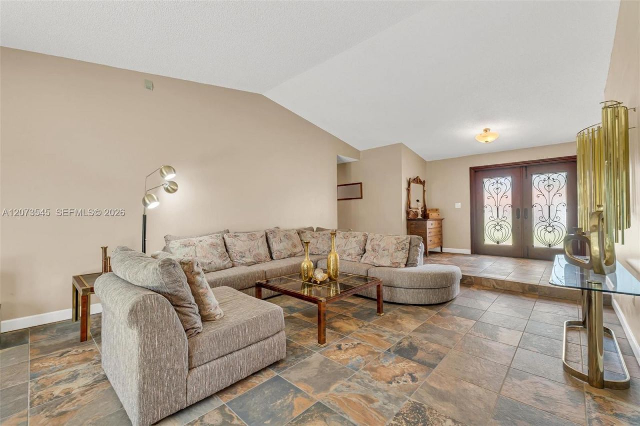 6302 NW 201st Ter , Hialeah, FL 33015 Photo
