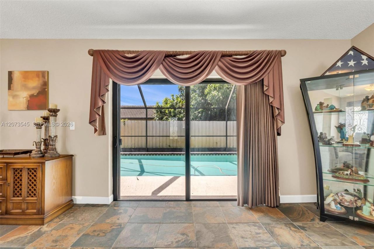 6302 NW 201st Ter , Hialeah, FL 33015 Photo