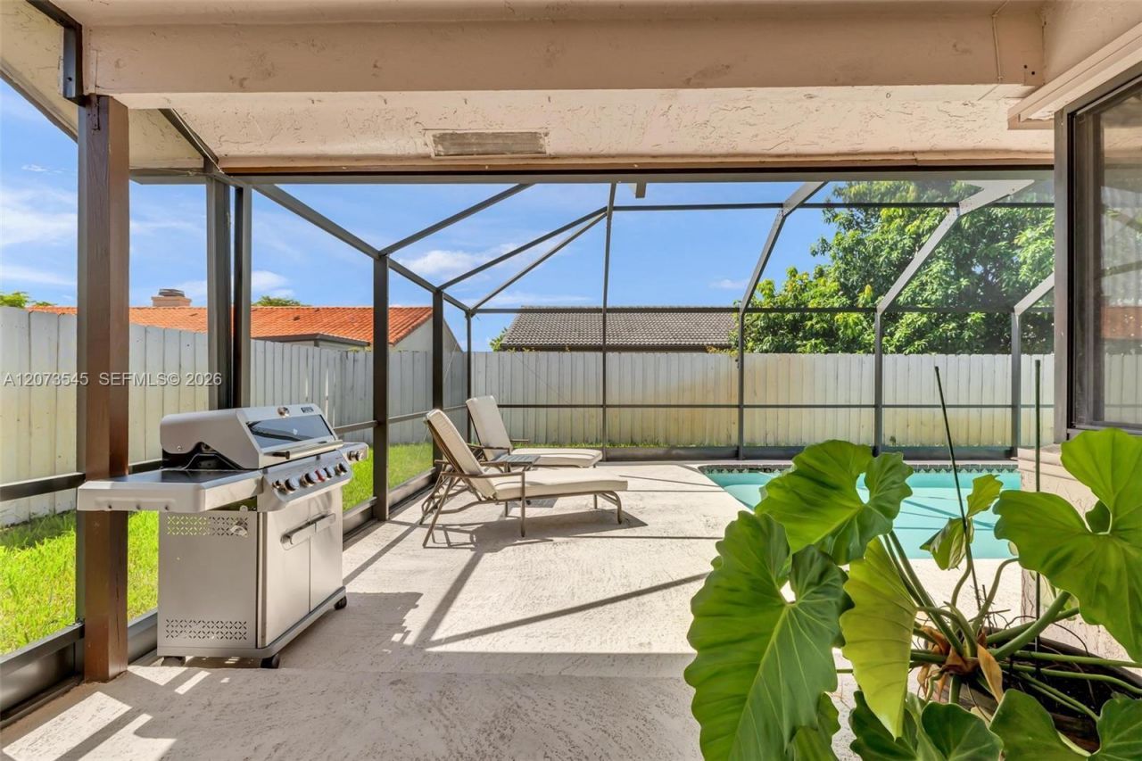 6302 NW 201st Ter , Hialeah, FL 33015 Photo