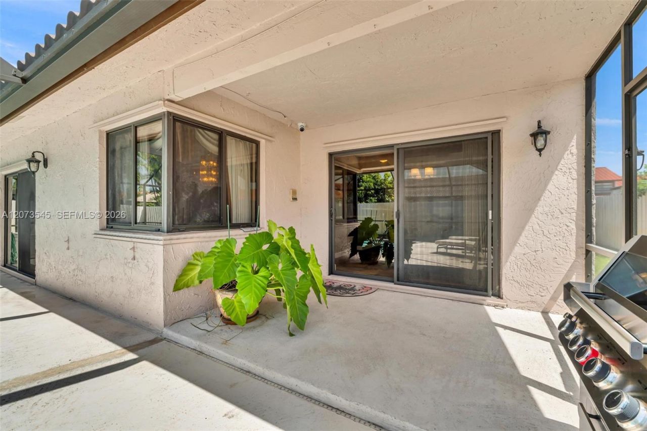 6302 NW 201st Ter , Hialeah, FL 33015 Photo