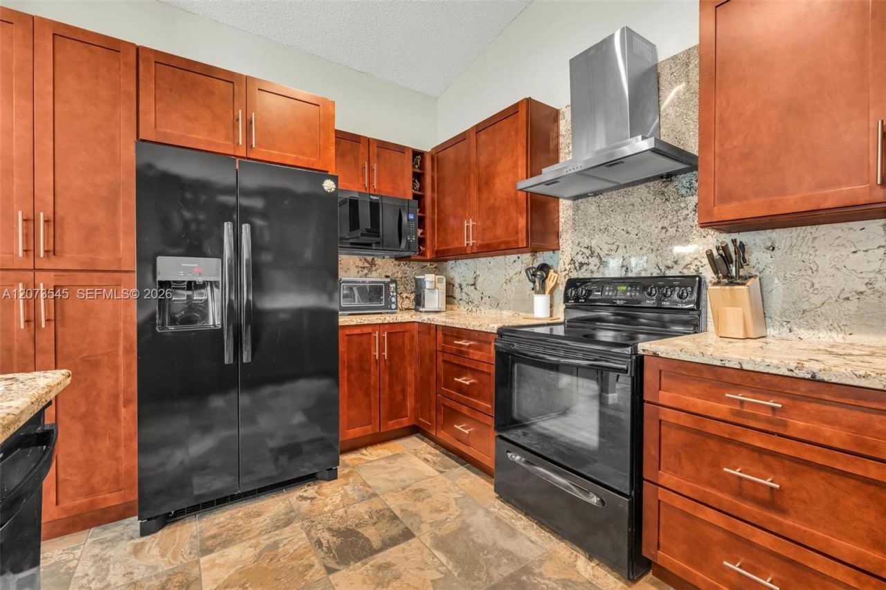 6302 NW 201st Ter , Hialeah, FL 33015 Photo
