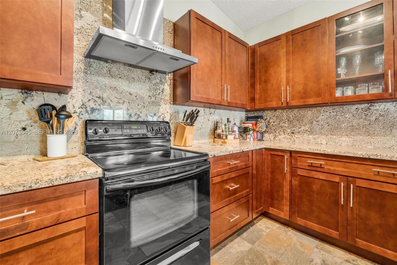 6302 NW 201st Ter , Hialeah, FL 33015 Photo