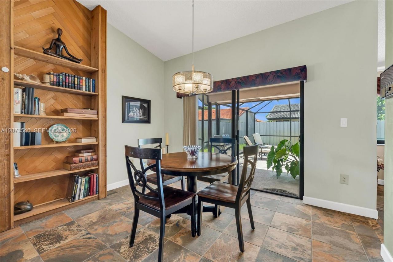 6302 NW 201st Ter , Hialeah, FL 33015 Photo