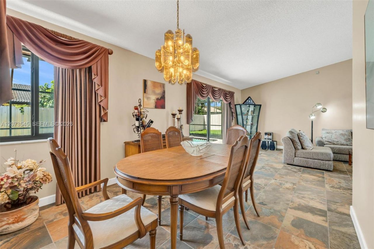 6302 NW 201st Ter , Hialeah, FL 33015 Photo