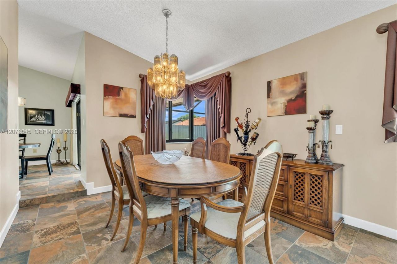 6302 NW 201st Ter , Hialeah, FL 33015 Photo