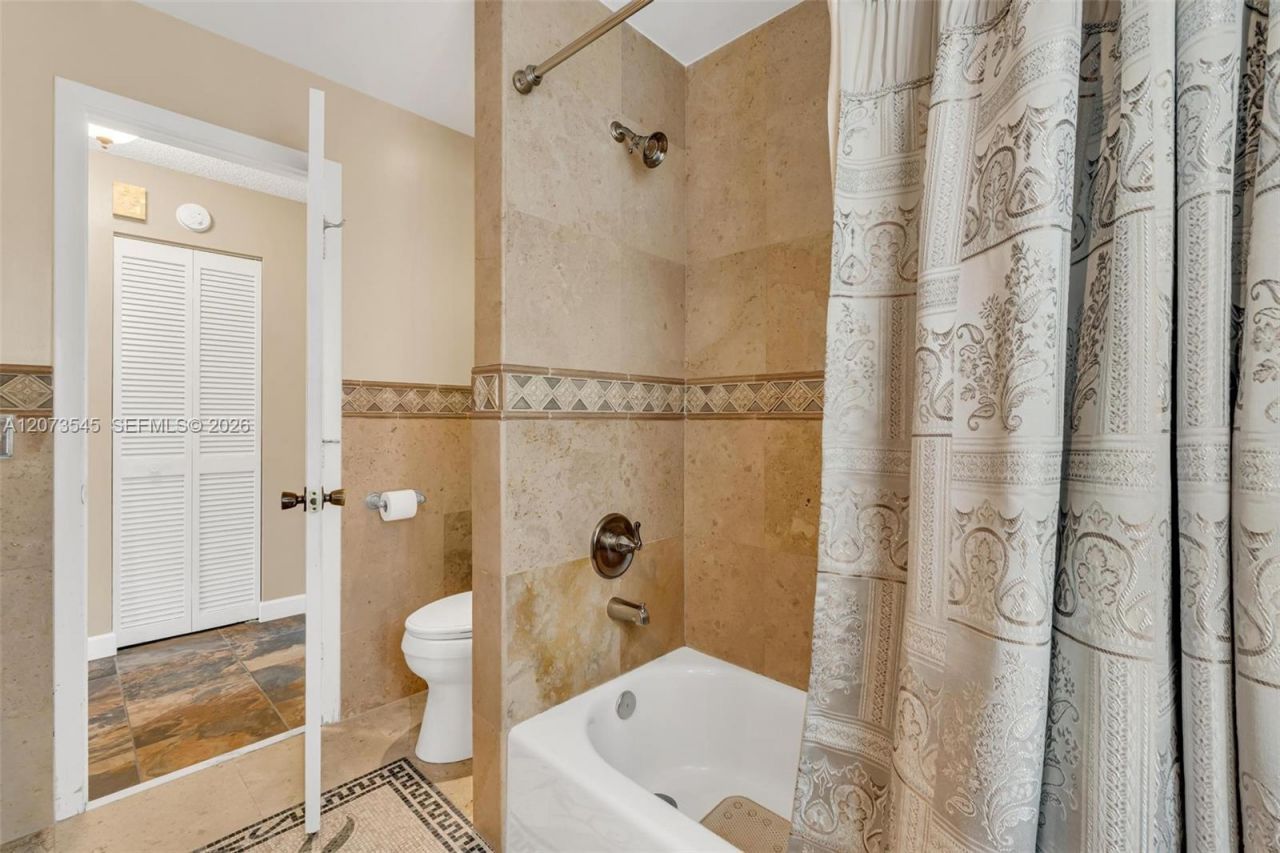 6302 NW 201st Ter , Hialeah, FL 33015 Photo
