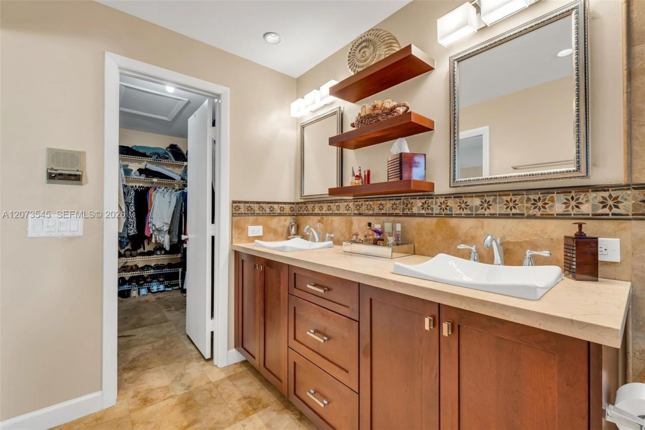 6302 NW 201st Ter , Hialeah, FL 33015 Photo