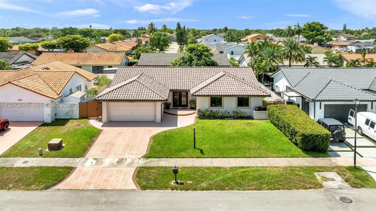 6302 NW 201st Ter , Hialeah, FL 33015 Photo