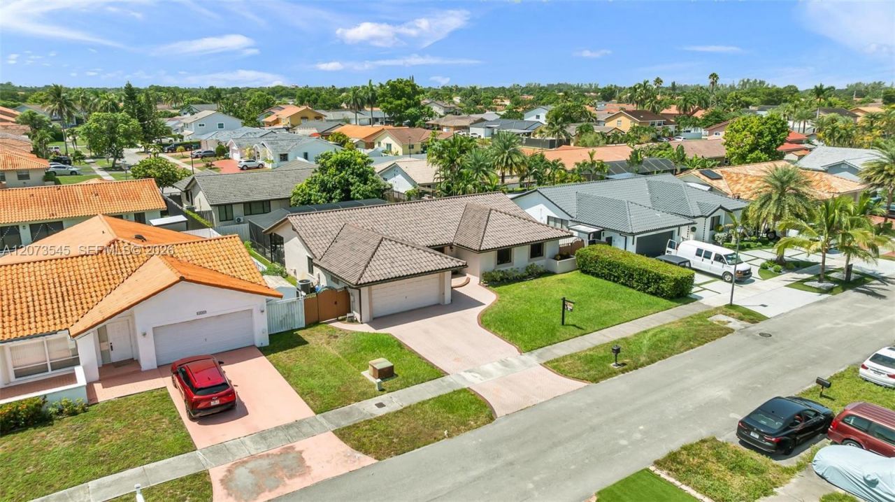 6302 NW 201st Ter , Hialeah, FL 33015 Photo