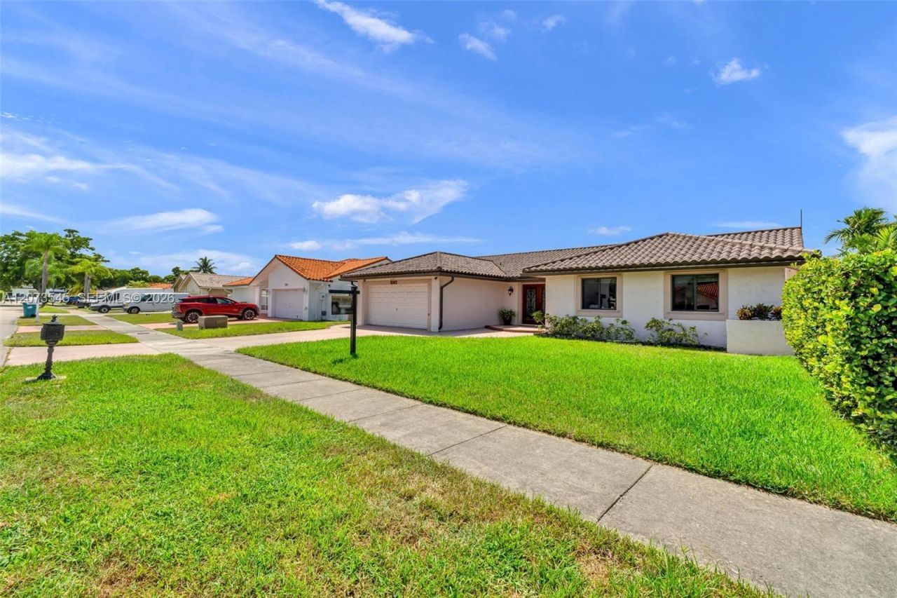 6302 NW 201st Ter , Hialeah, FL 33015 Photo