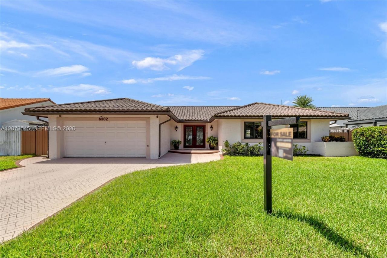 6302 NW 201st Ter , Hialeah, FL 33015 Photo