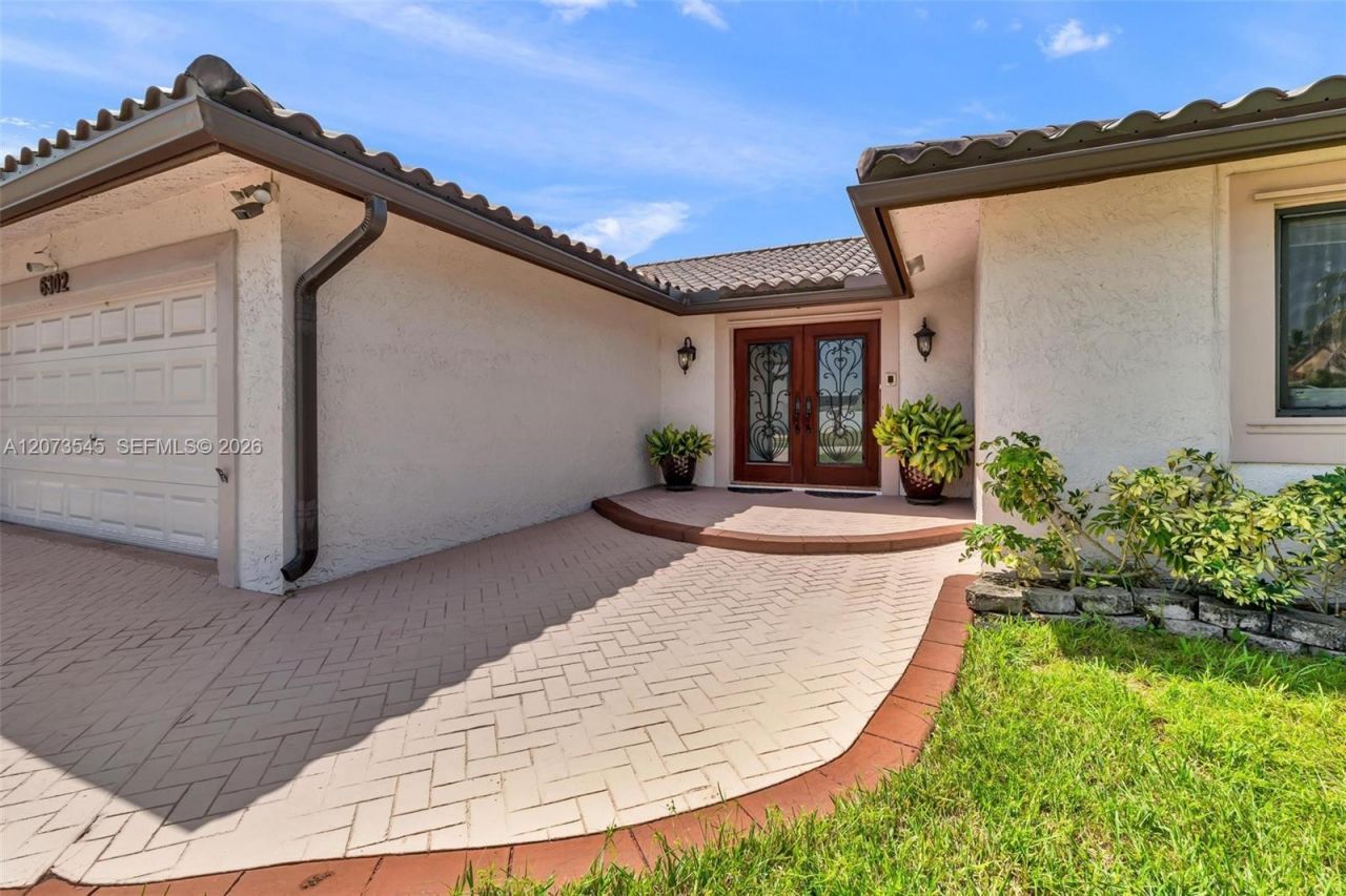 6302 NW 201st Ter , Hialeah, FL 33015 Photo