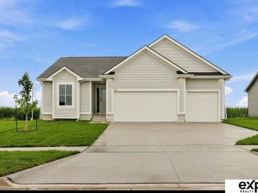 10112 S 180th Avenue Circle, Gretna, NE 68136