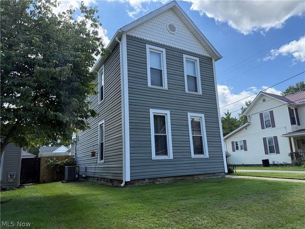 839 Locust Street , Coshocton, OH 43812
